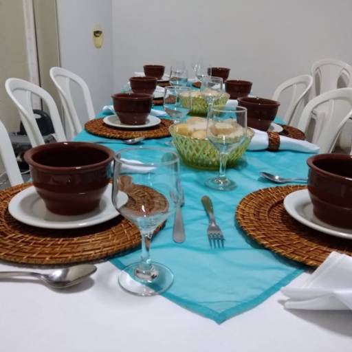 Cumbucas e travessas em Porcelana Marrom Motta por Elegance Festas