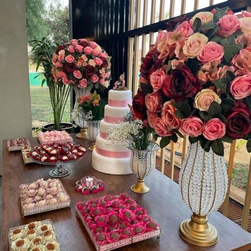 Itens para mesa do bolo  em Bauru, SP por Elegance Festas