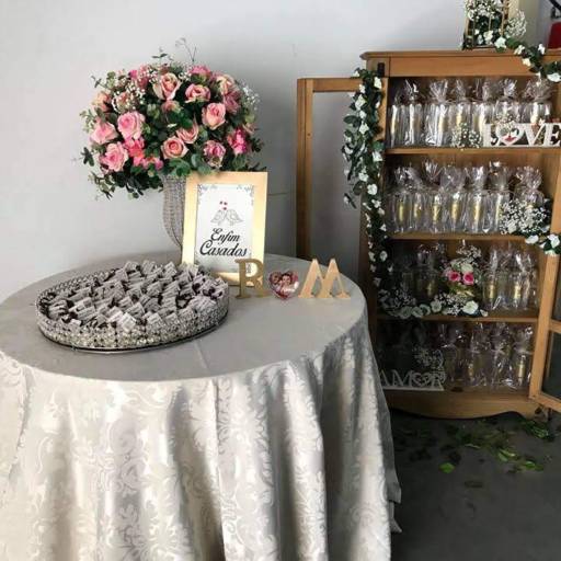 Itens para mesa do bolo  em Bauru, SP por Elegance Festas