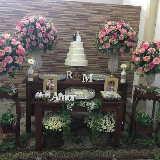 Itens para mesa do bolo  em Bauru, SP por Elegance Festas