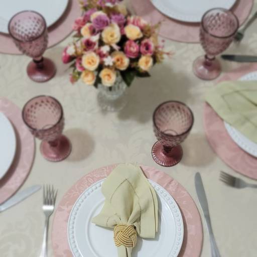 Mesa posta  por Elegance Festas