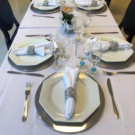 Mesa posta  por Elegance Festas