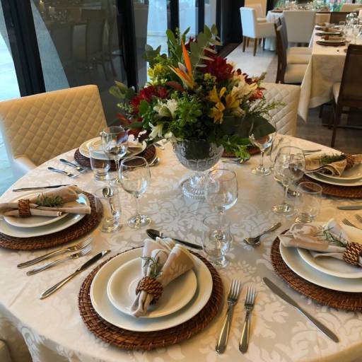 Mesa posta  em Bauru, SP por Elegance Festas