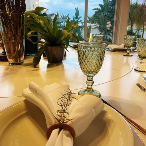Mesa posta  em Bauru, SP por Elegance Festas