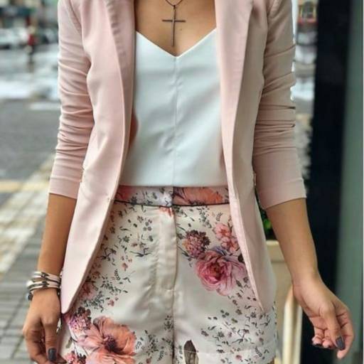 Shorts Floral em Linho (Temos modelinhos de Shorts Estampado pra você se inspirar nessa linda produção Disponível no tamanho: 40). *** Esse da foto especificadamente é somente ilustração.*** em Bauru, SP por Blessing Store 