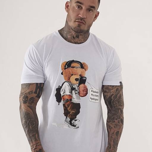 Comprar o produto de Camiseta Reta Stylish Bear – White em Camisetas pela empresa Beckhan Mens Wear em Bauru, SP por Solutudo