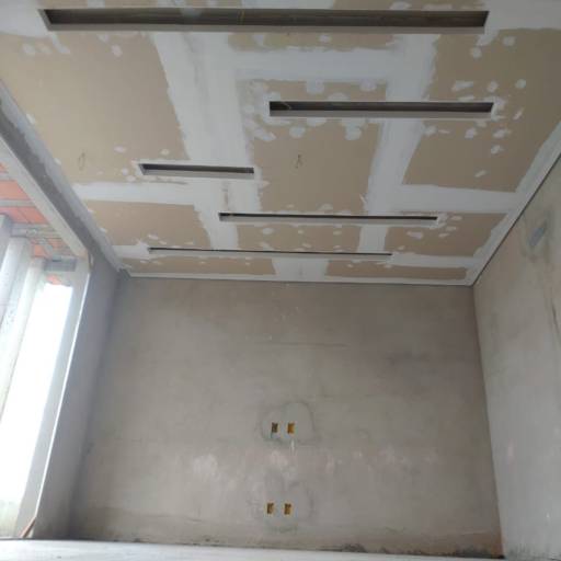 CANALETAS (RASGO DE LUZ) EM GESSO