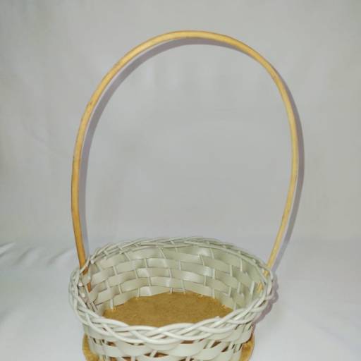 Cesta redonda em fibra sintética por Viturino Artes