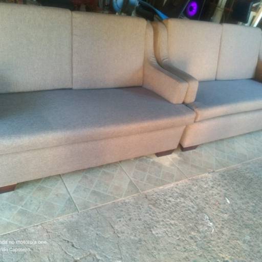 Modificação de Sofás: De três lugares modificado pra dois lugares. Com almofadas do acento inteiro. por Carlão Capoteiro e Estofador Modificação de Sofás: De três lugares modificado pra dois lugares. Com almofadas do acento inteiro. por Carlão Capoteiro e Estofador