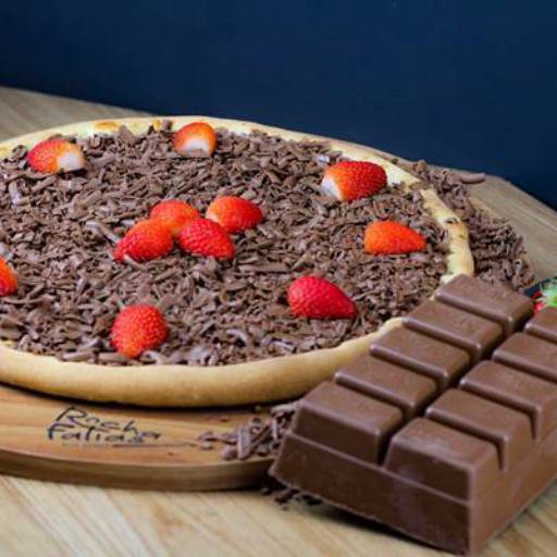 Pizza Chocolate com Morango por Rocha Farias Burguer e Pizzaria