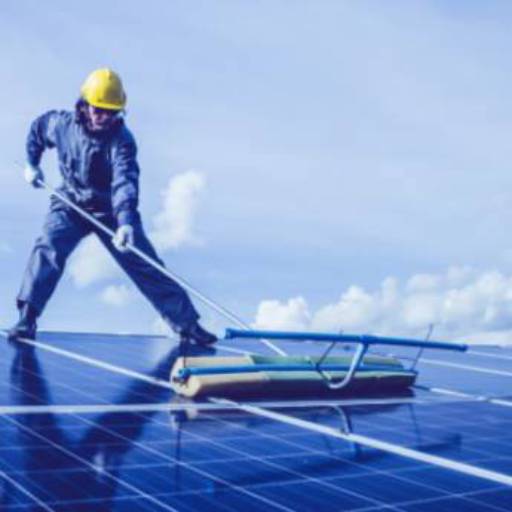 Limpeza de energia solar por Shiotani Solar Engenharia