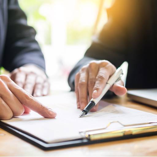 Licitações e Contratos Administrativos por Laura Figueiredo Advogados