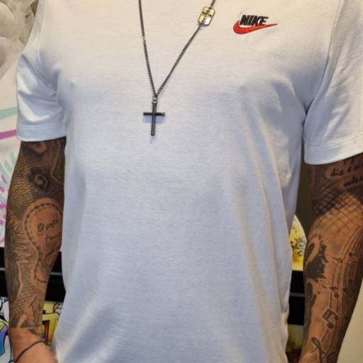 Comprar o produto de Camiseta Nike branca com logo bordado em Camisetas pela empresa Beckhan Mens Wear em Bauru, SP por Solutudo