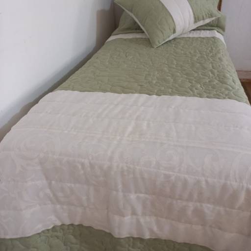 1 Colcha de Solteiro Matelassé Leve em Marfim Devore com Verde por Ponto Paris Enxovais