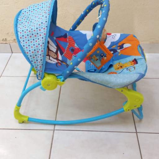 Cadeira de descanso de bebê vibra e toca em Bauru por Bru'Babys