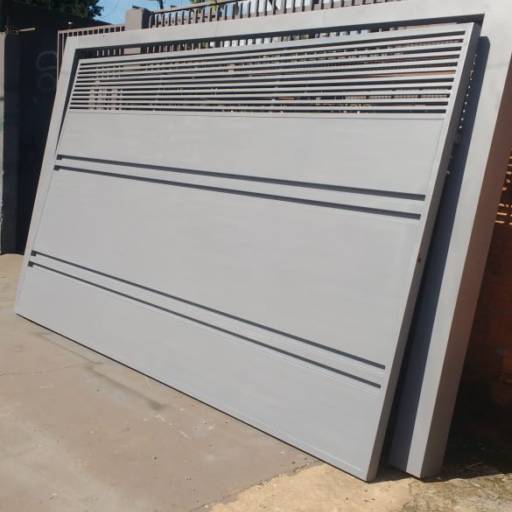 Portão Basculante para Garagem em Bauru por Serralheria Lorieto