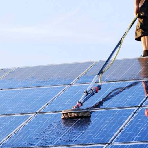 Limpeza de Placa Solar por EcoPower Energia Solar - Catanduva