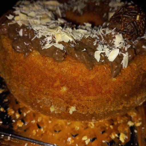 Bolo com cobertura de Chocolate em Bauru por Doces & Doces - Confeitaria