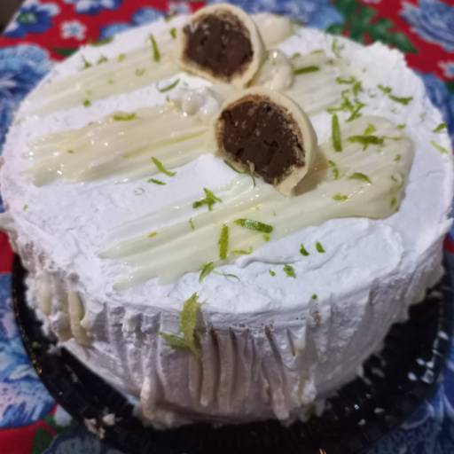 Bolo de Mousse de Limão em Bauru por Doces & Doces - Confeitaria