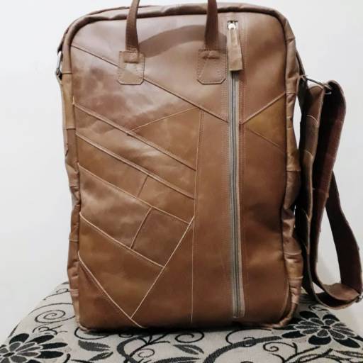 Bolsa lateral caramelo com espaço para notebook em Bauru por Maximo's Couro - Cintos, Bolsas e Artigos em Couro