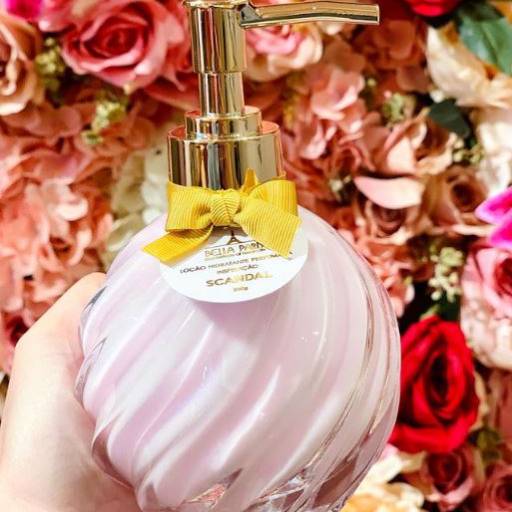 Loção Hidratante Inspiração SCANDAL. por Bella Paris Cosméticos Artesanais