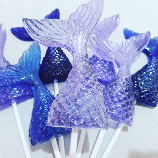 Pirulitos de Cristal por Bela Lilás Confeitaria Personalizada
