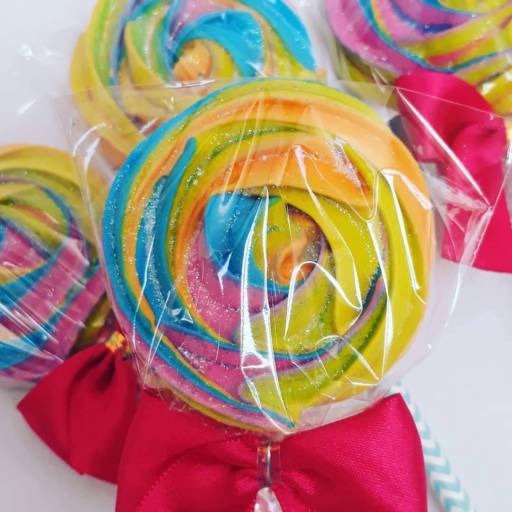 Pirulito de Suspiro por Bela Lilás Confeitaria Personalizada