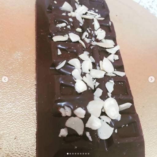Barra de Chocolate rechada por Bela Lilás Confeitaria Personalizada