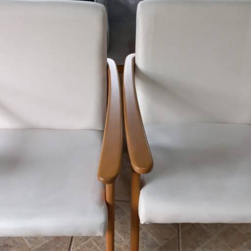 Cadeiras de Magno Bege, em Sued Bege por Carlão Capoteiro e Estofador