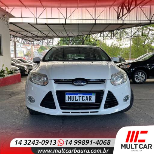 FOCUS HATCH 2.0 16V 4P TITANIUM PLUS FLEX por Mult Car Bauru