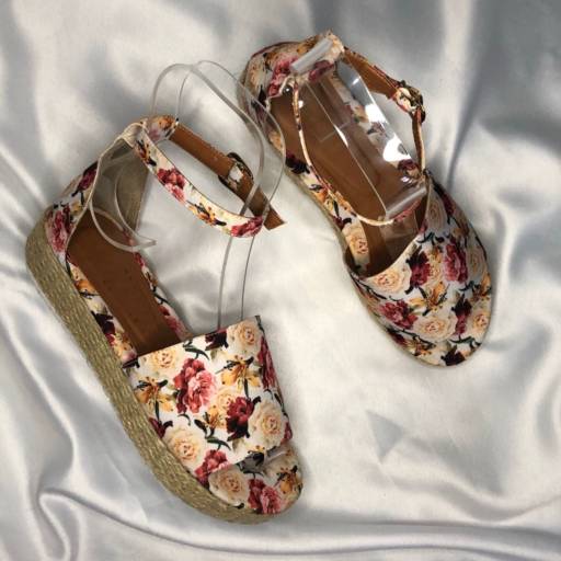 Comprar o produto de Sandália Flatform  em Calçados pela empresa CF Shoe Store em Bauru, SP por Solutudo