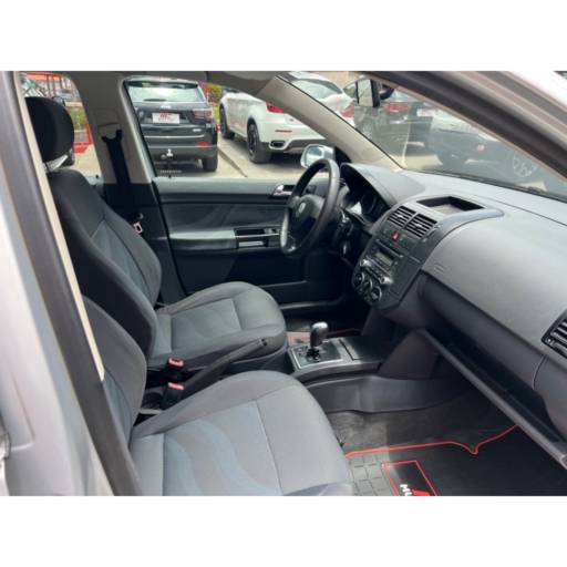 POLO SEDAN 1.6 4P FLEX COMFORTLINE I-MOTION AUTOMATIZADO em Bauru por Mult Car Bauru