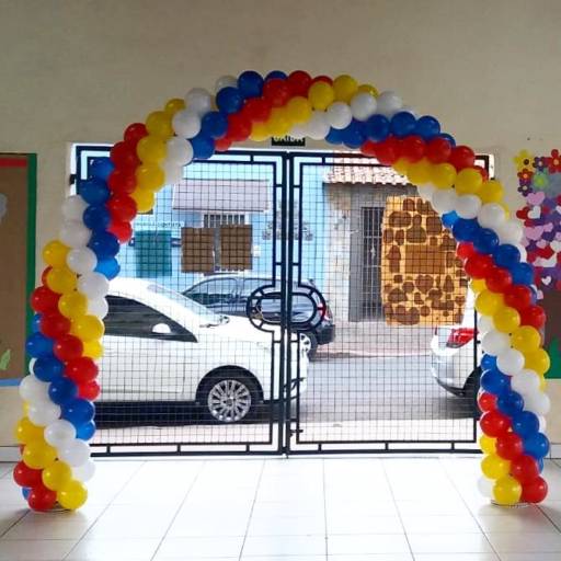 Arco de Balão com Quatro Cores em Bauru  por Erica Zagatto Decorações