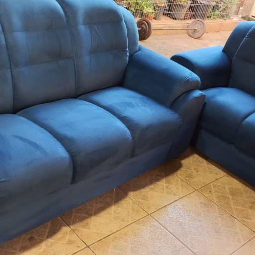 Sofá sala de visita em sued cor azul Royal por Carlão Capoteiro e Estofador