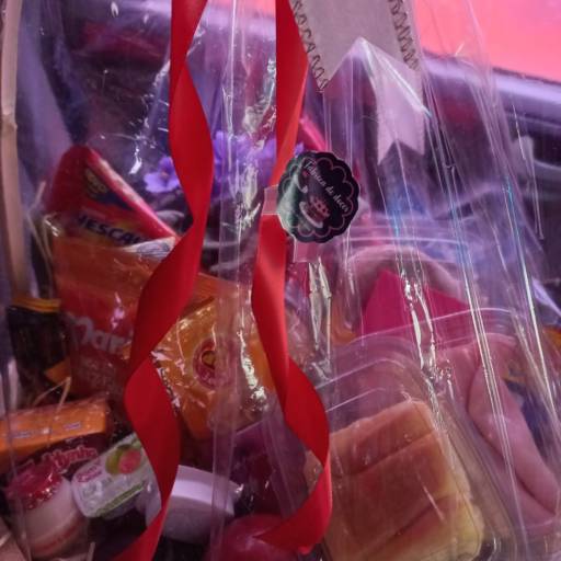 Cesta Personalizada para Presentear  por Doces & Doces - Confeitaria