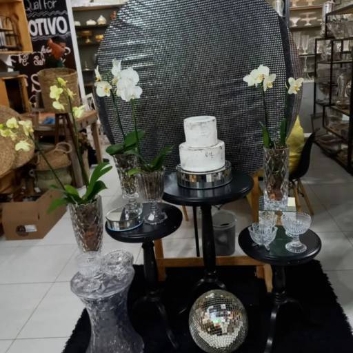 Locação de móveis, peças e objetos para decoração por Jeanne Festas e Eventos