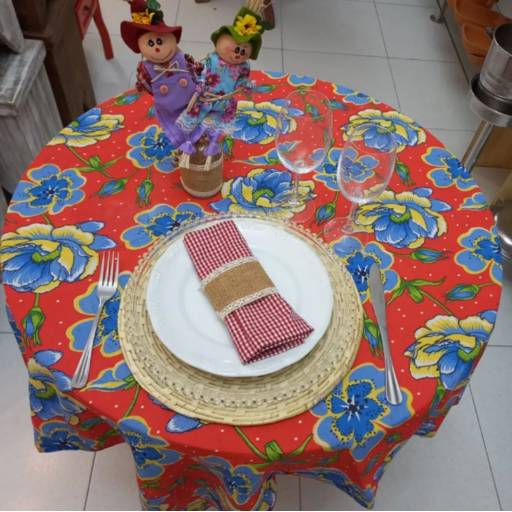 Toalhas e capas para cadeira por Jeanne Festas e Eventos