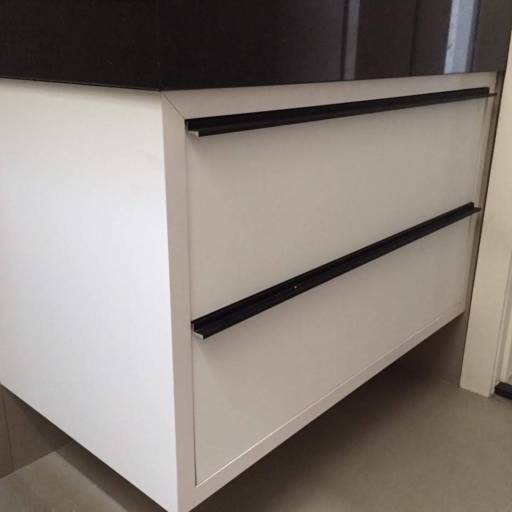 Gabinete de Banheiro Planejado por Planejar Móveis