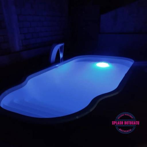 Piscina com farol da barra 