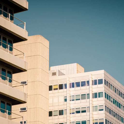 Construção de Edifício  por Construtora Hattwvig 