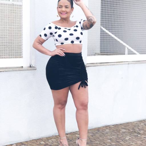 Conjuntinho de Cropped com bolinhas e Saia de Veludo em Bauru