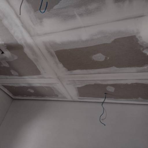 Aplicação de gesso liso  por Construtora Souza