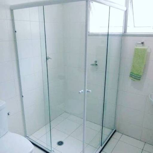 Comprar a oferta de Box de banheiro em Vidraçarias pela empresa Glass Service Vidraçaria em Avaré, SP por Solutudo