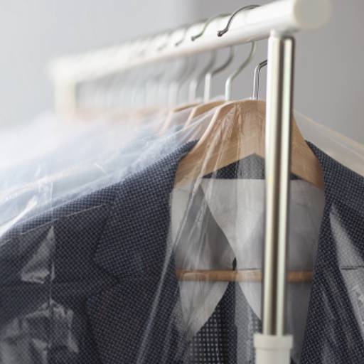 Lavagem de ternos e blazers por Lavanderia Rodrigues