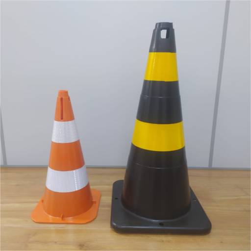 Cone Plástico Semi Flexível em Bauru e Região por SoftPlas Bauru e Sacos de Lixo Reforçados - Caixas Plásticas Multiuso