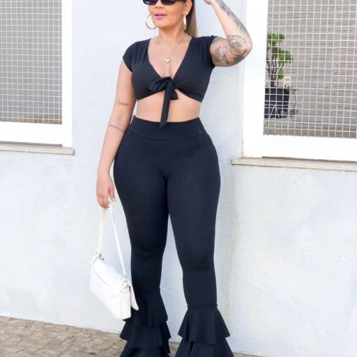 Calça Flare com babado na barra