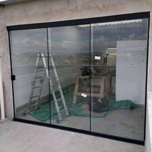 Portas e janelas em vidro  por Vidros style