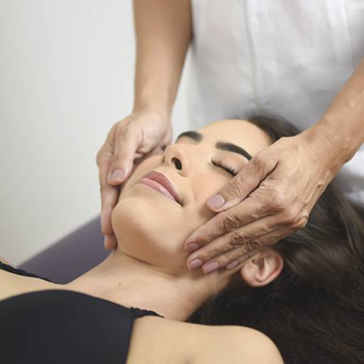 Higienização Facial com Máscara Clareadora por Spa Express