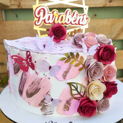 Bolo de aniversário temático por Menina Brigadeiro