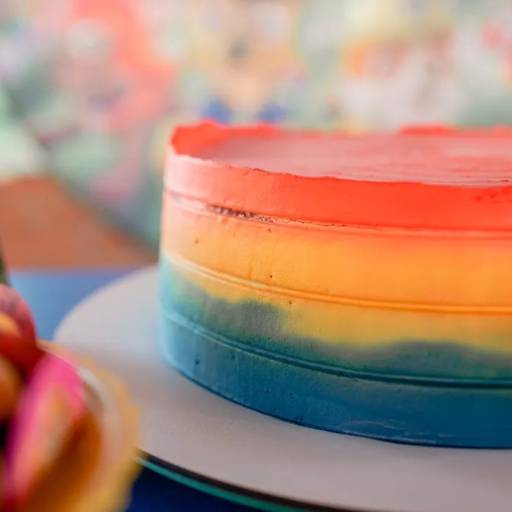 Bolo de aniversário temático por Menina Brigadeiro
